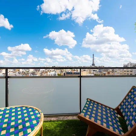 Stunning View On Eiffel Tower With Balcony Daire Paris