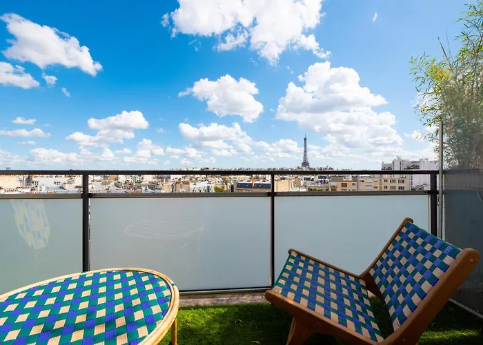 Stunning View On Eiffel Tower With Balcony Daire Paris