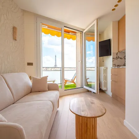 Stunning View On Eiffel Tower With Balcony Διαμέρισμα